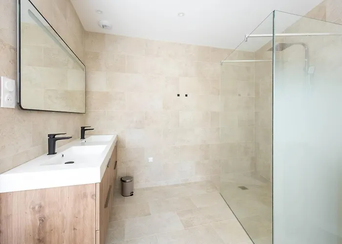 Maison 6 Personnes A Armenteule Avec Wifi Et Animaux Bienvenus - Fr-1-695-99 度假居